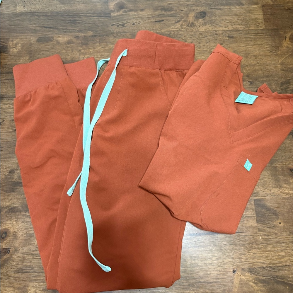 Scrubs Jogger Set